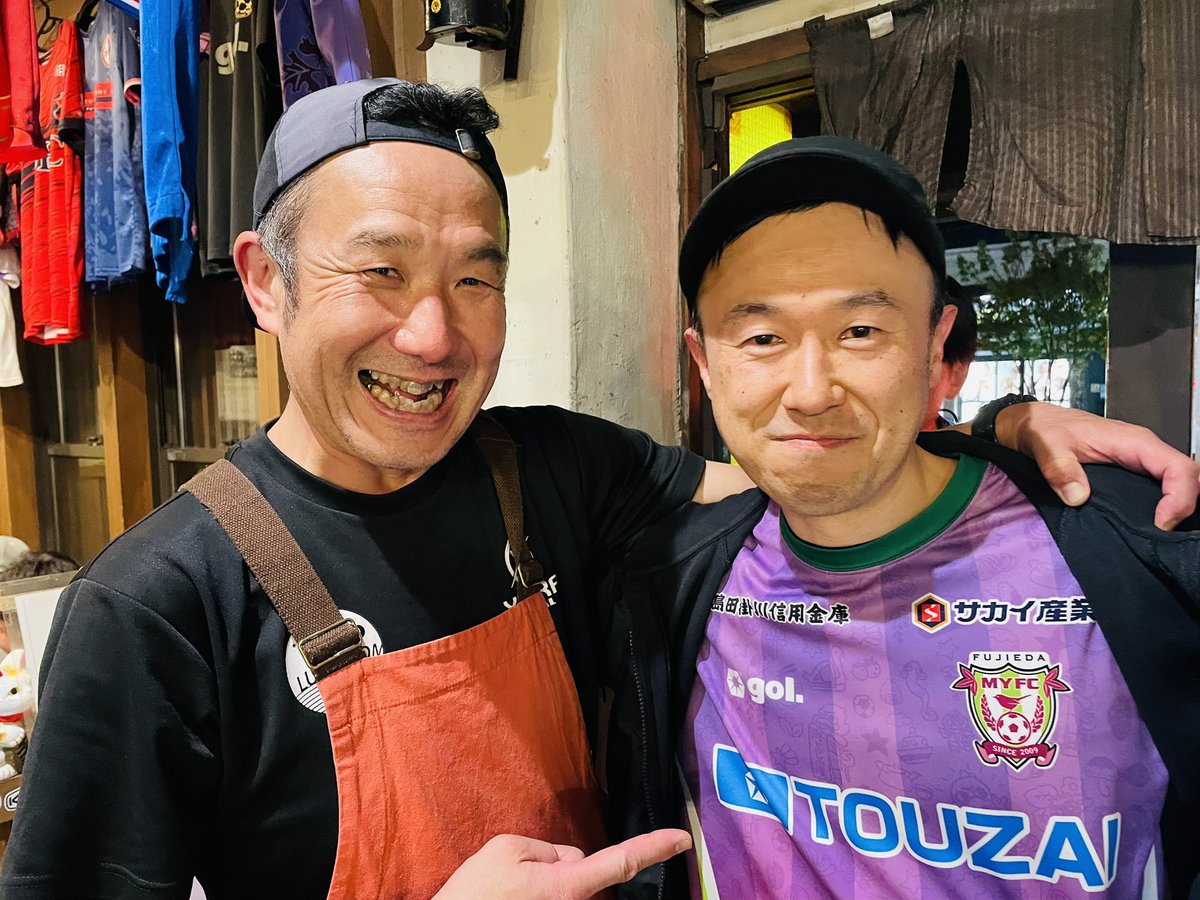 【藤枝市場】姉御・美穂です!!!
自転車姿🚲今度また見つけたら手を振るね〜😙👋
御来店ありがとうございました♪
#藤枝MYFC 
#RB大宮アルディージャ
#藤枝市場 #エダバ
#サッカー居酒屋
#サポーターを応援する居酒屋
#黒い帽子と黒い自転車
また来てね♪
いつものカウンター席で待ってるよー٩(^‿^)۶💜
