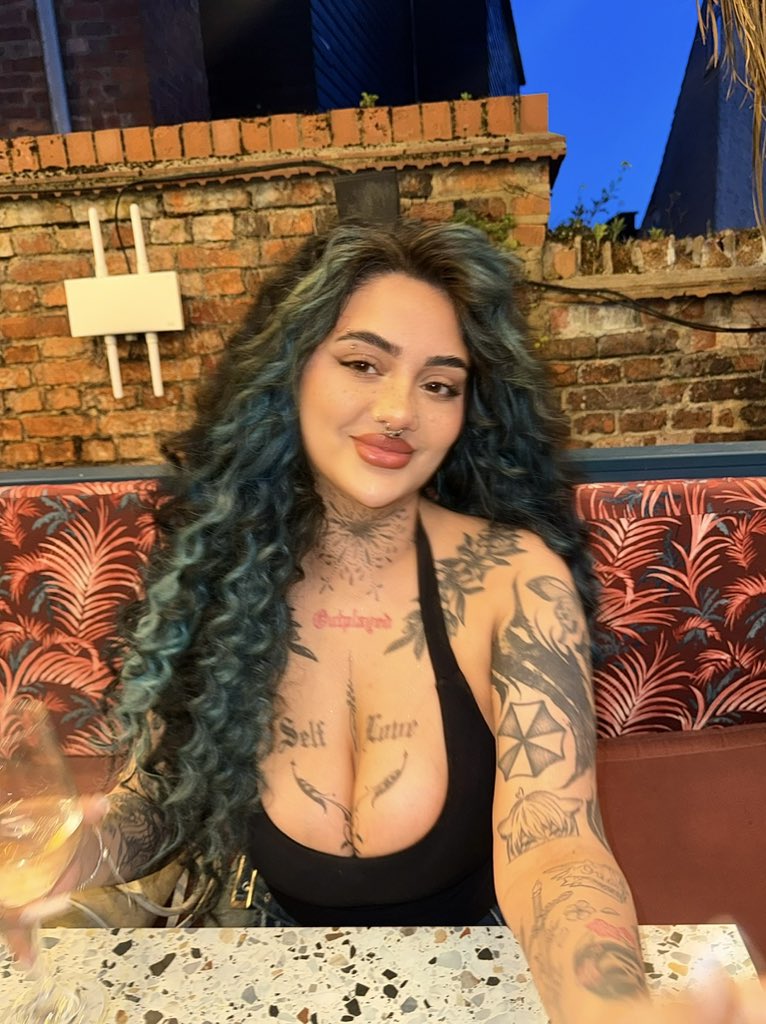 B tweet media
