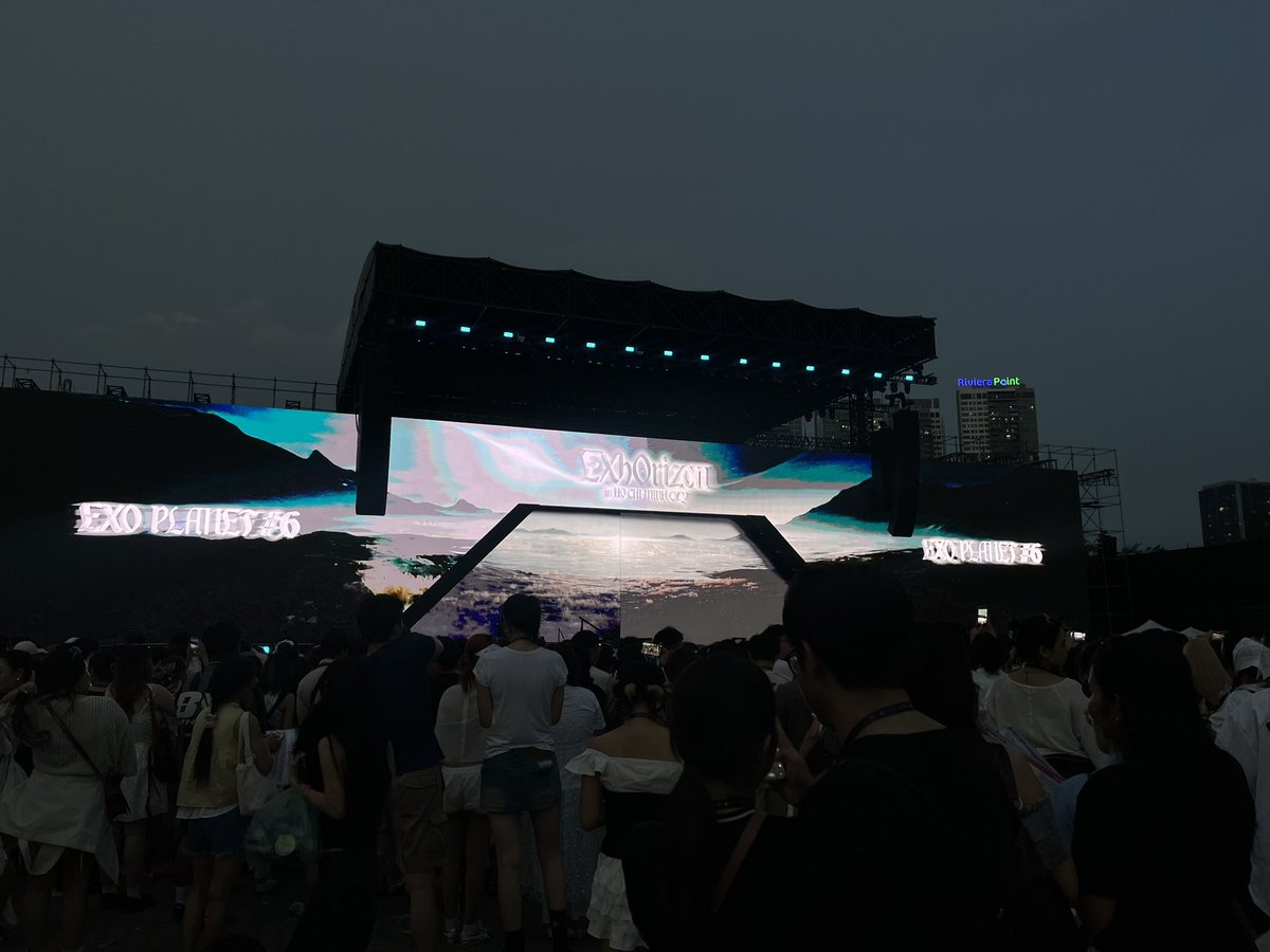 kaura_kat's tweet photo. noone asked but i just attended my first concert of my first fav group 😭😭 also the reason this account was created https://t.co/fikTmjWlGU