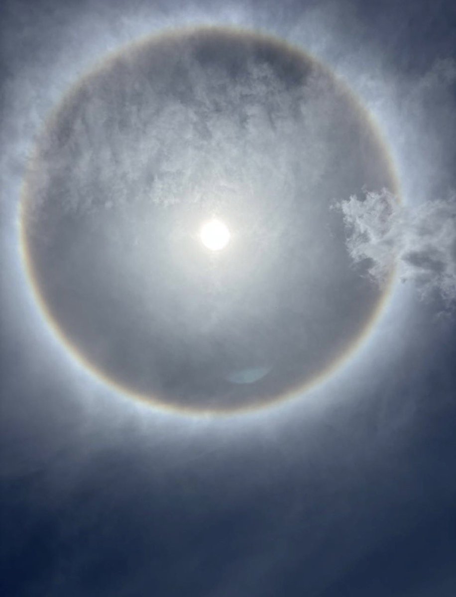 StimpflingEric's tweet photo. #Meteo ☀️☀️☀️
Halo solaire au dessus de Goyave 
(📷 LB)
@guadeloupela1e @MeteoFrance_AG https://t.co/YK0WaHe37U