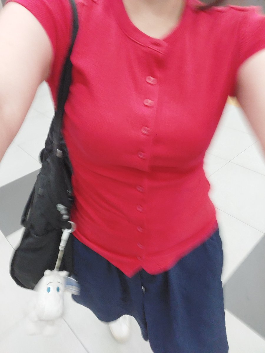 outfit hari ini dibilang kayak mau main PADEL. 😭🤚