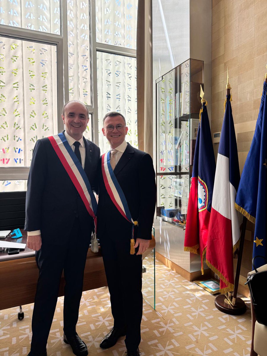 JDBerthault's tweet photo. 👰🤵‍♂️ Félicitations à nos amis Nicolas et Laëtitia que nous avons eu le plaisir de marier ce matin avec @brunobeschizza 

L’occasion d’accueillir Alain Bauer parmi leurs invités et de découvrir en avant-première le nouveau restaurant rue des Dames du grand chef 🧑‍🍳 Antony Clemot https://t.co/dQFXuTLqzK