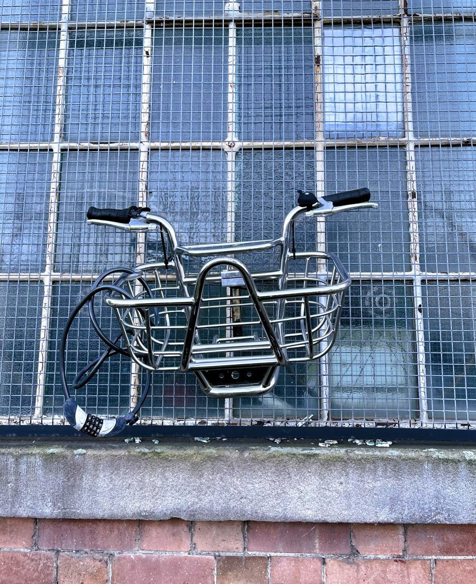 nottmoffices's tweet image. Starting to think about a change? We have #office #salon and other #workspace in the city, try us #eastmidsheadsup link: nottingham-offices.com/go