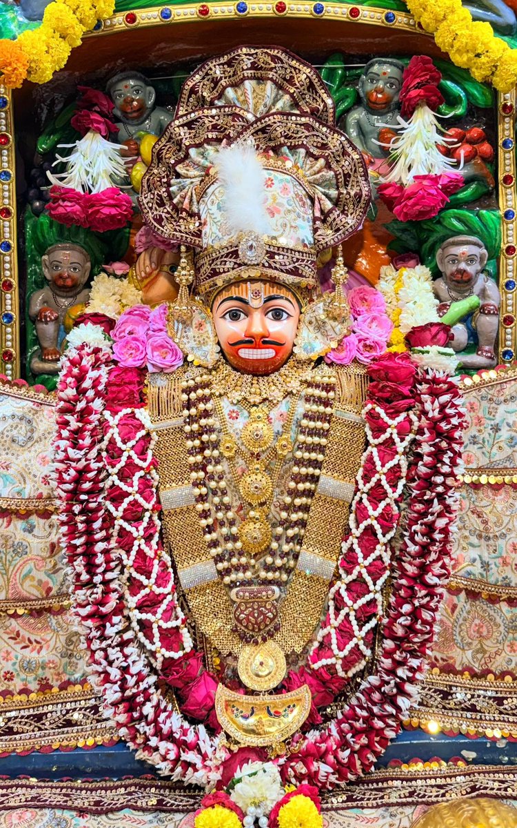 BalajiMandirRjt's tweet image. Hello Devotees,

Date 25-4-26

Divya daily Shringar Darshan of Shree Balaji Hanumanji Maharaj at Balaji Hanuman Temple of Rajkot Gujarat.

Jai Shree Ram

#Hanuman #Ram #Hanumanji  #HanumanLove #Saturday #Hanumandada #hanumanstatus #Rajkot #dada #diwali #status #ekadadhi #rajkot