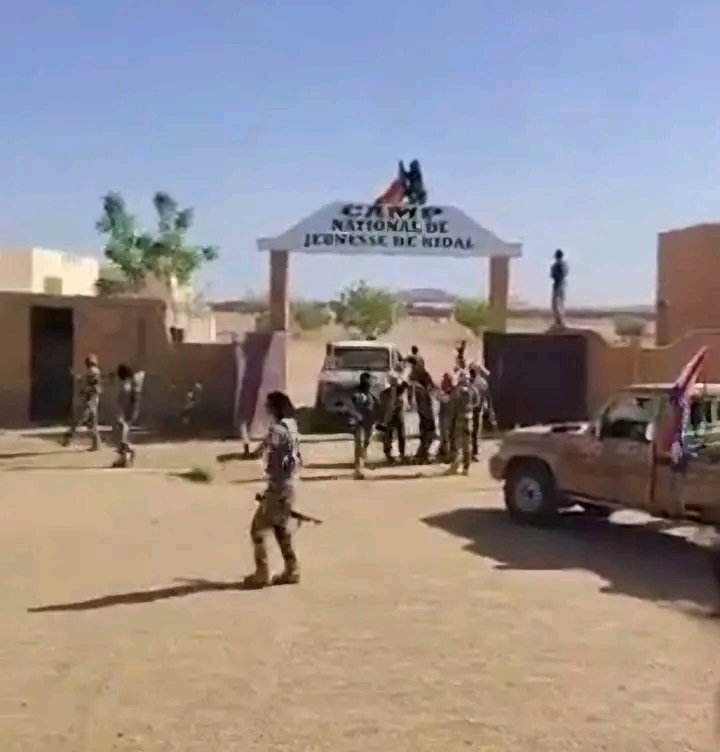 TomLope95565011's tweet photo. #KIDAL

Les FAMAS - AFRICA CORPS de Kidal ont fuient vers le Niger . Dorénavant c'est le FLA qui dirige la ville ! https://t.co/VAiopE4HBi