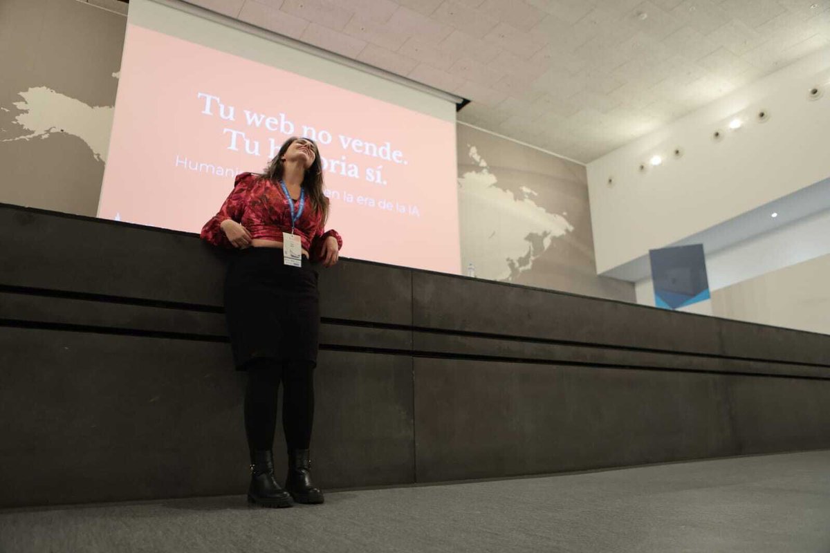 wpmalaga's tweet image. Track 1: la diosa, la reina, la maga de las palabras, nos deja sin ellas.

@soyrosamorel: Tu web no vende. Tu historia sí: humaniza tu marca en la era de la IA

#WCMLG #Storytelling