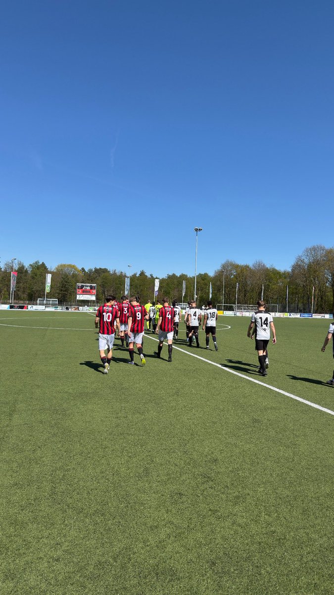 AZuidarnhem's tweet photo. #Tussenstand is gelijk aan #Eindstand bij @vvstroe - Zuid Arnhem: 2-2. https://t.co/mjtmU68Ye6