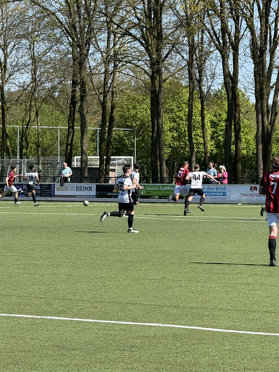 AZuidarnhem's tweet photo. #Tussenstand is gelijk aan #Eindstand bij @vvstroe - Zuid Arnhem: 2-2. https://t.co/mjtmU68Ye6