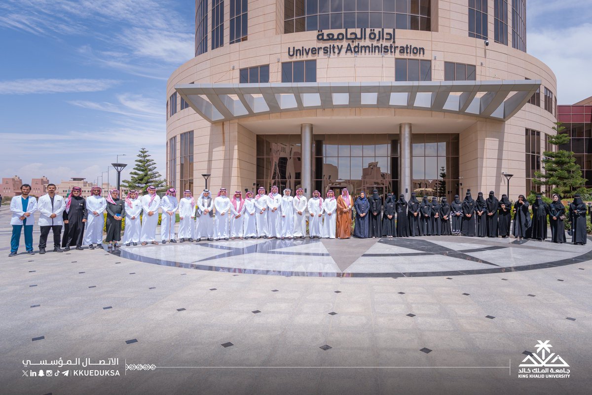 kkueduksa's tweet photo. التقى معالي رئيس #جامعة_الملك_خالد أ.د.فالح بن رجاء الله السلمي أعضاء مبادرة سفراء ريادة الأعمال من طلاب وطالبات الجامعة والتي أطلقها مركز ريادة الأعمال، وأكد معاليه أهمية دور أعضاء المبادرة في تعزيز الوعي بريادة الأعمال والتعريف بالخدمات التي تقدمها الجامعة وشركاؤها في المجال.. https://t.co/N6bAT2H2fR