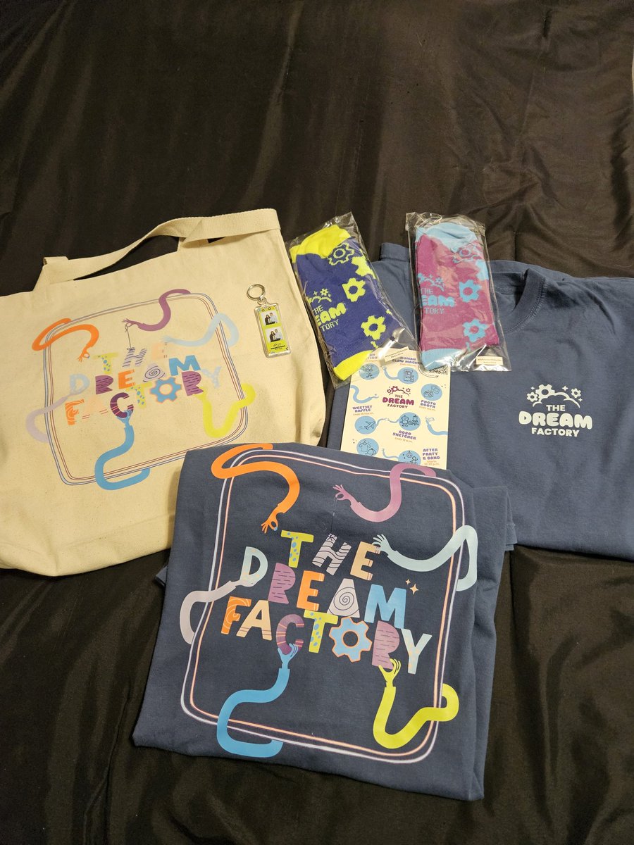 fishergirl39's tweet image. It's not everyday you get to be a human claw for charity! Lots of money raised last night to help children &amp;amp; families through the #DreamFactory #Manitoba