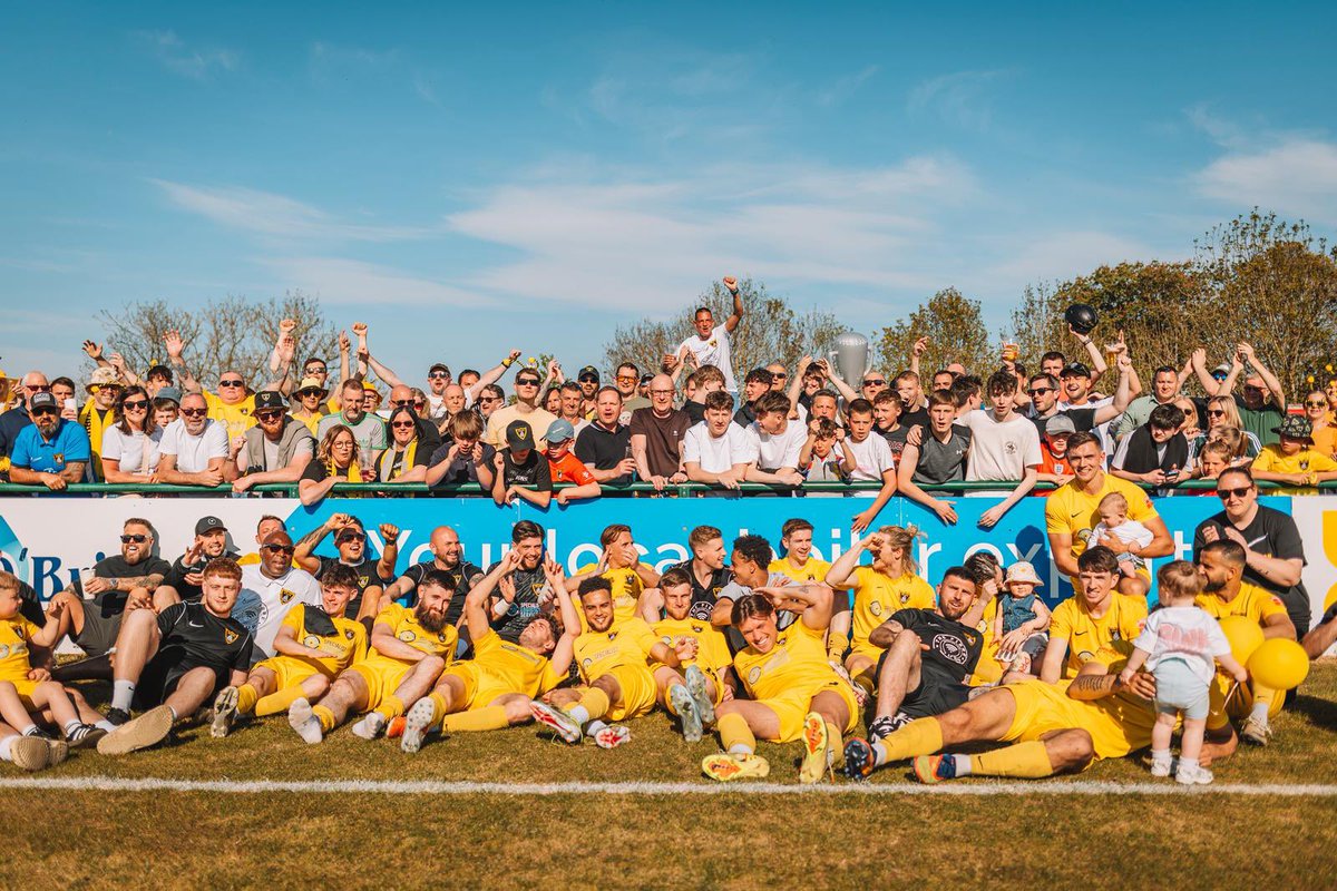 HarbTownFC's tweet image. Season 2025/2026 🐝

42 down… ✅
0 to go.. 👊

Together. Every step 💛

Next Stop -📍@NL_Enterprise 

📸 | @R__BMedia 

#Champions | #Harborough | #TheBeesAreGoingUp

@hfmnews | @HarbTownFC_ES | @HarbMail 
@BBCRLSport | @NonLeaguePaper