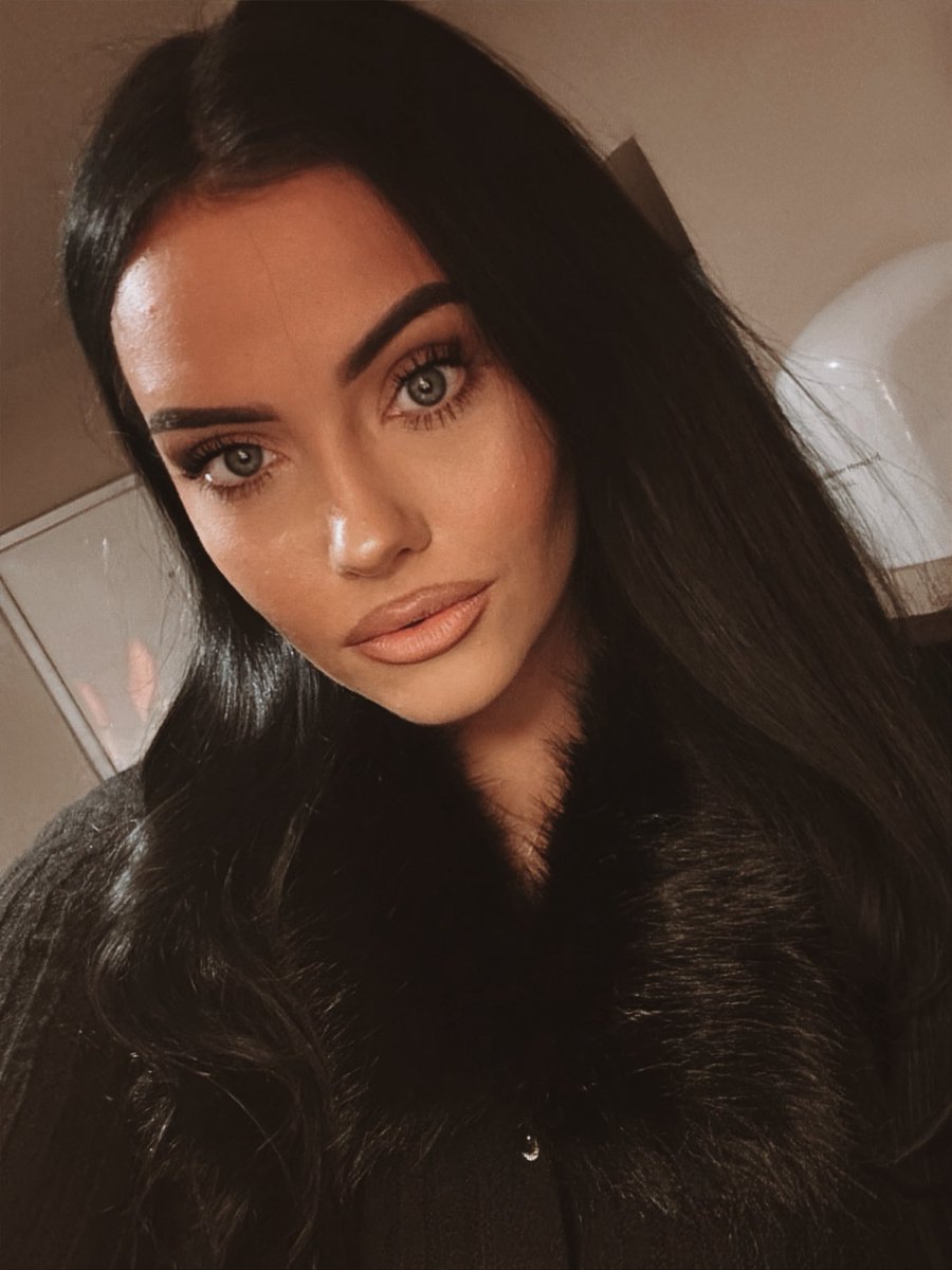 chloebain2 tweet media