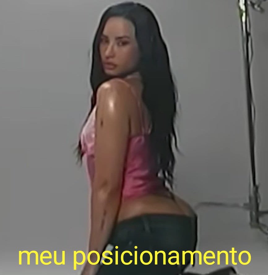 Me vejo bonito no espelho e horrendo na câmera do celular (talvez eu seja horrendo em ambos e não perceba)