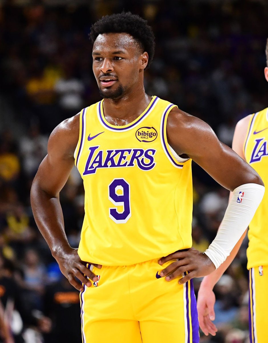 TheNBACentel's tweet photo. Savannah James’ egg scored his first playoff points before Zion Williamson. 🔥

(Via @LakersLead) https://t.co/Tu53zJm9ih