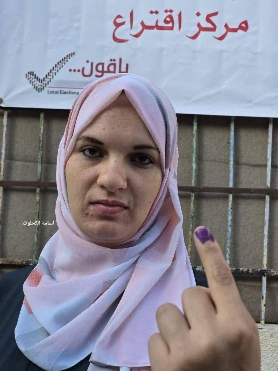 جرت انتخابات محلية في الضفة الغربية ودير البلح بعد عشرين سنة من توقفها؛ حيث بلغت نسبة المشاركة 40% في الضفة و20% في دير البلح، وهي المدينة الوحيدة التي جرت فيها الانتخابات في قطاع غزة بسبب تدمير المدن الأخرى .

والأهم من ذلك أنه في ظل الحالة التي يمر بها الفلسطينيون، وحالة اليأس