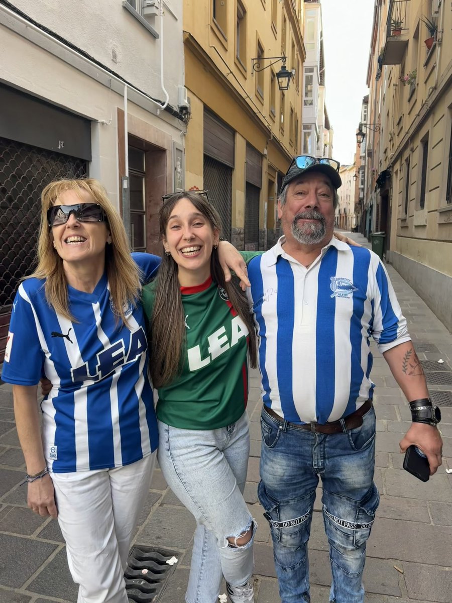 AitziberWest's tweet photo. Orgullosa de los colores pero también de vosotros por hacerme creer en este equipo desde siempre. En las buenas y en las malas. https://t.co/HMVfrhcY61