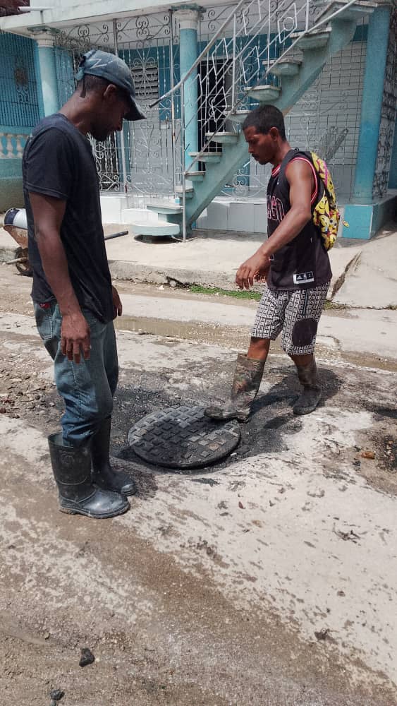 En esta jornada sabatina continúan los titanes de Saneamiento enfrentando varias obstruciones en esta urbe guantanamera, muchas  de ellas debido a indisciplinas sociales. #EAAGuantánamo. #AySCuba.#INRHCuba.#MiGuantánamo