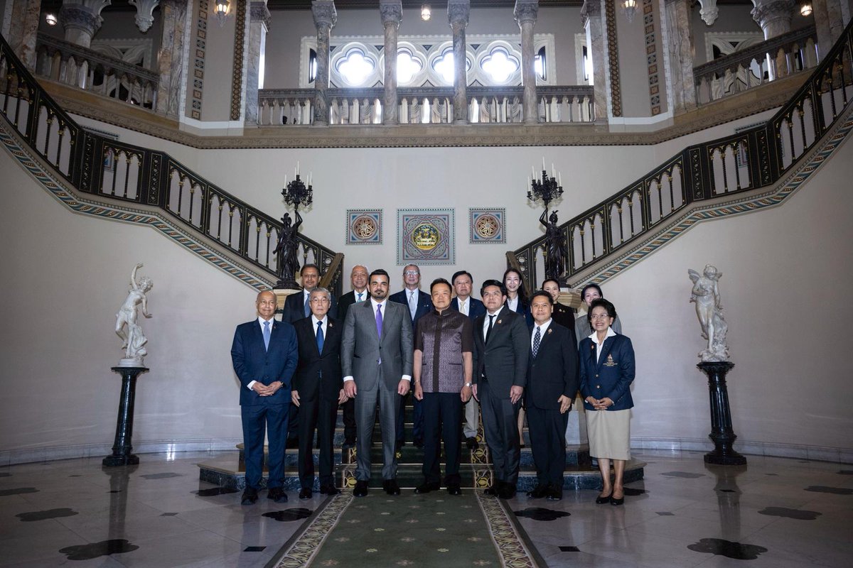 QNAEnglish's tweet image. #Thailand's Prime Minister Meets Asian Olympic Council President
#QNA #Qatar
bit.ly/4vPR8Af