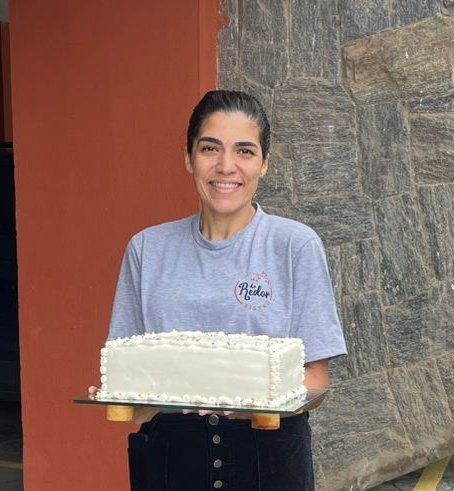 Graças a Deus voltou a moda do bolão. Diga não ao carpaccio de bolo e encomende comigo seu bolo dos anos 90. Manteiga de primeira qualidade, recheios deliciosos e glacê com gostinho de limão. Eu juro!😌🤌