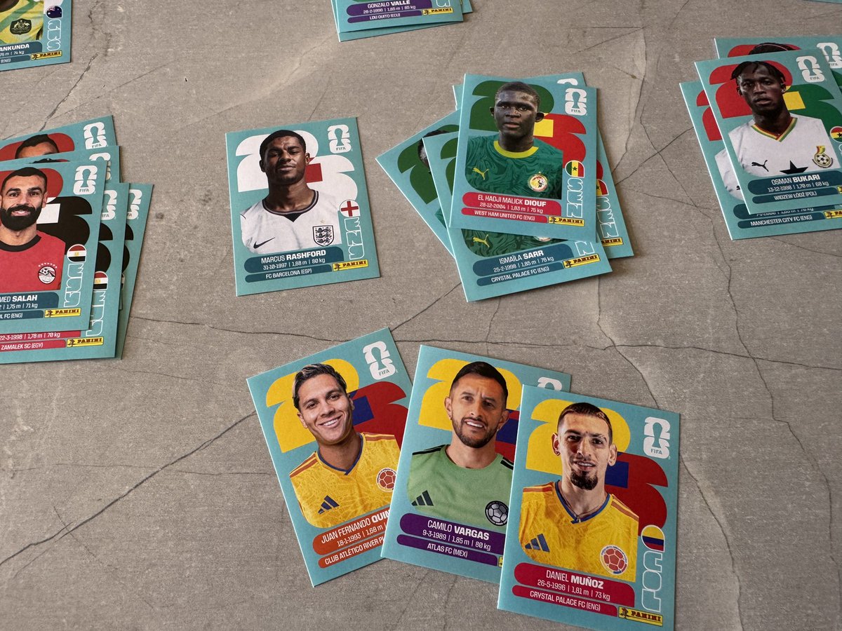 No puedo explicar la emoción genuina que desde muy niño me genera el abrir sobres y pegar láminas en el Álbum del Mundial. Espero que esa sensación no se pierda nunca.