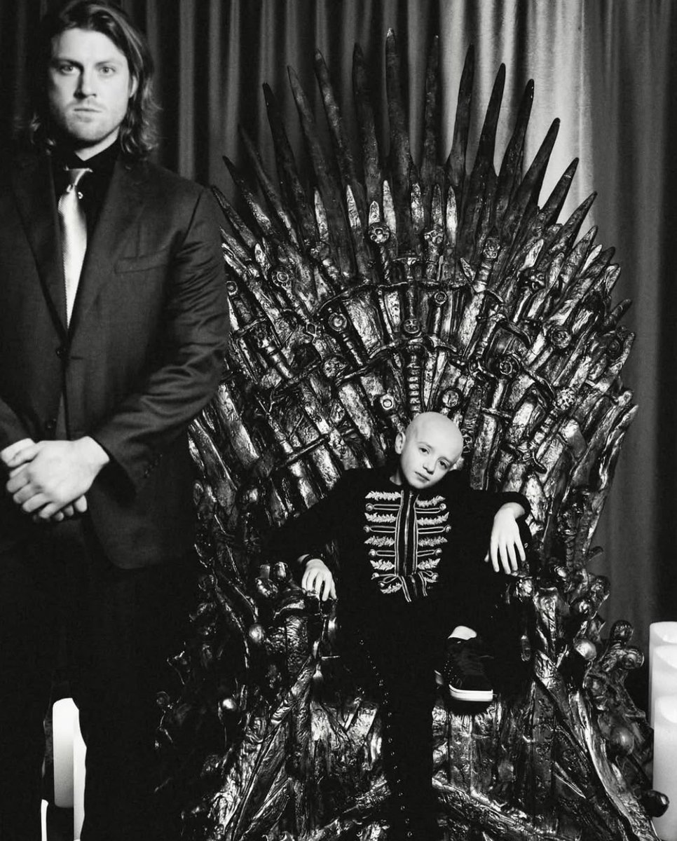 𝝑𝑒 tweet media