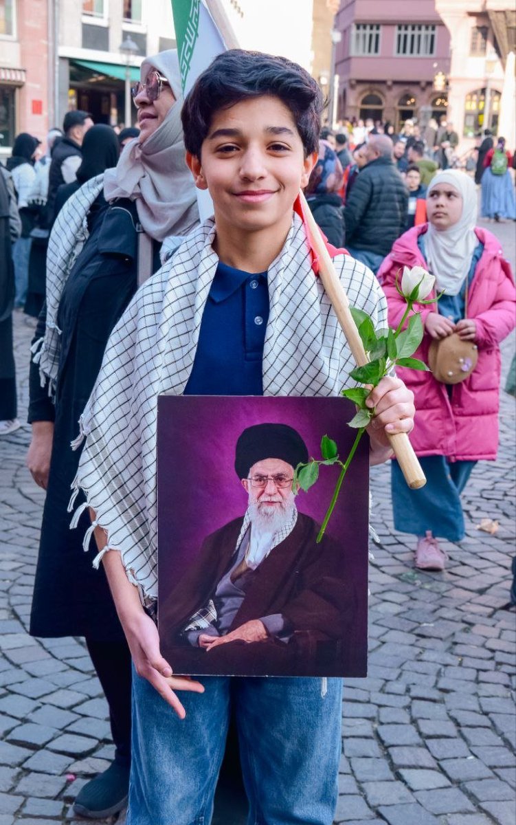 من حسینَم tweet media