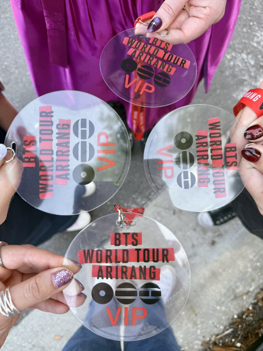 em cada lugar a credencial do soundcheck é diferente

goyang > tokyo > tampa

já quero ver a dos outros países