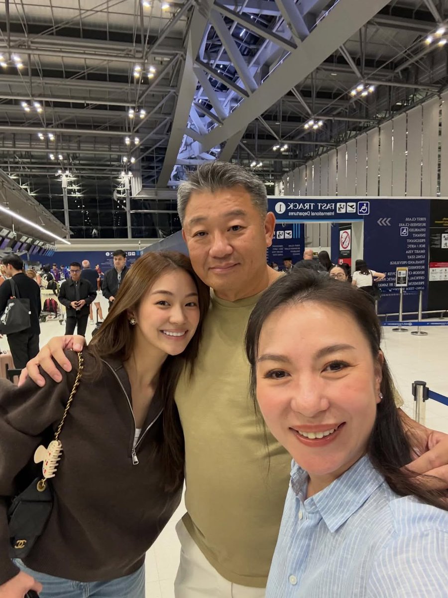 แงงงงงง ฉันอีโมทุกครั้งที่ป๊าม๊ามาส่งลูกสาวคนเก่งไปทำงานต่างประเทศ 🥺🤲🏻

#หมิวณัชชา #MiuNatsha