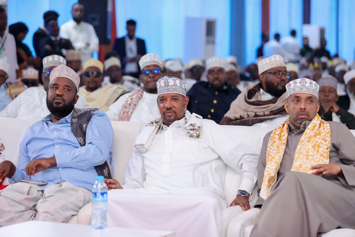 sntvnews1's tweet image. In his speech at the cultural coronation of Ugas Abdirizak Ugas Abdullahi, President @HassanSMohamud congratulated the Ugas and urged traditional leaders to unite for peace, reconciliation, and a prosperous, unified #Somalia.