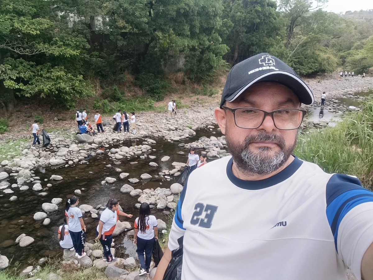 rmontano02's tweet photo. Para el #ElDiadeLaTierra2026 nos fuimos a limpiar el Río Chilama. Haz tu parte. https://t.co/x9snY1R07a