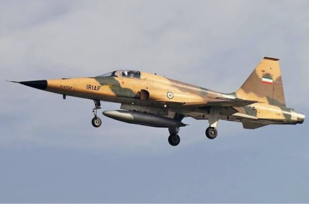 AsbeAtash45's tweet image. هواپیمای #F5 
خرید حدود ۵۵ سال پیش توسط شاهنشاه آریامهر 
پایگاه هوایی امریکا در کویت رو نابود کرد و میلیونها دلار خسارت بجا گذاشت.
به گفته کارشناسان بازسازی پایگاه ۱۰ سال طول میکشه
#شاهنشاه_روحت_شاد