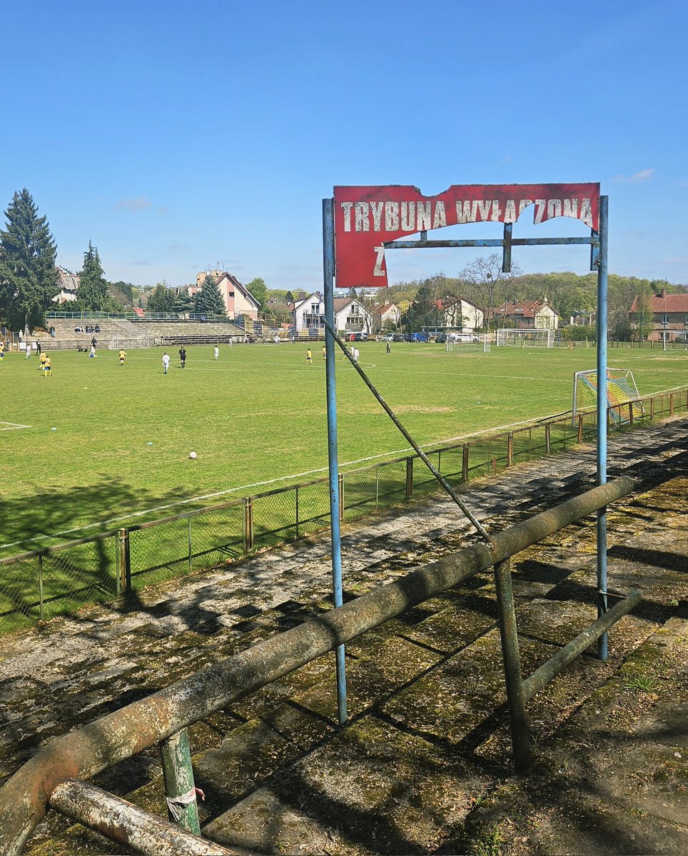 rozebetonuu's tweet image. Stadion Stoczniowy w Szczecinie powstał w 1971 bądź 1972 roku po rozłamie Arkonii Szczecin na Arkonię i Stal Stocznia, po wydarzeniach Grudnia 1970. Na stadionie Stoczniowym, Stal rozegrała 13 sezonów w ówczesnej II lidze. (Wiki)

#grounspotting 
#stadium 
#stadion 
#szczecin