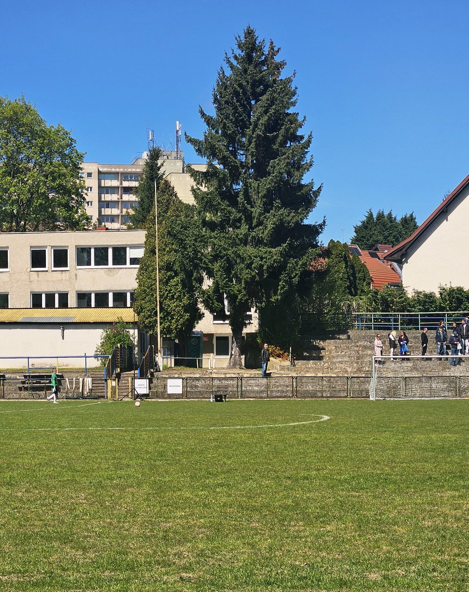 rozebetonuu's tweet image. Stadion Stoczniowy w Szczecinie powstał w 1971 bądź 1972 roku po rozłamie Arkonii Szczecin na Arkonię i Stal Stocznia, po wydarzeniach Grudnia 1970. Na stadionie Stoczniowym, Stal rozegrała 13 sezonów w ówczesnej II lidze. (Wiki)

#grounspotting 
#stadium 
#stadion 
#szczecin