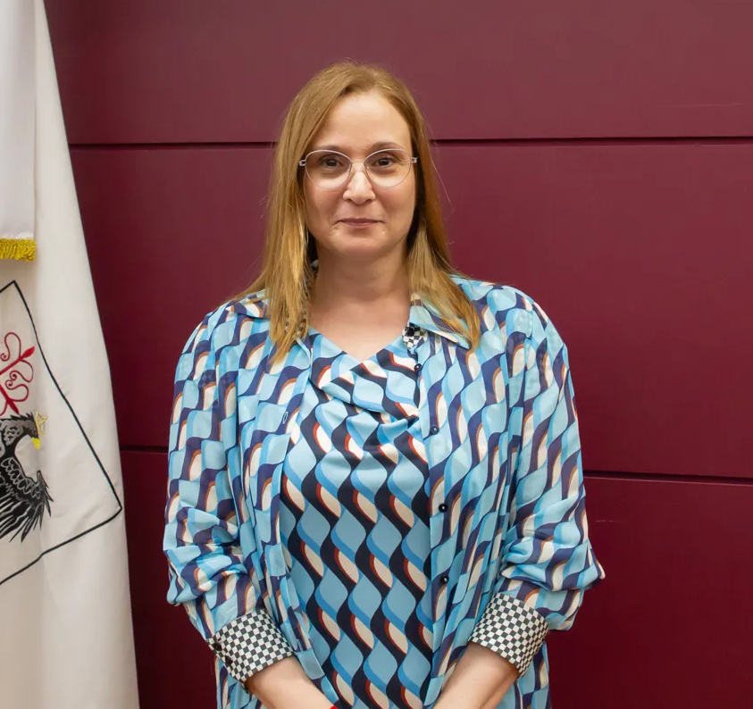 Esta es Gabriela Zangaro, designada hace apenas un mes en la Oficina Anticorrupción.

Acaba de prorrogar del 30 de mayo al 31 de julio el plazo para que <a href="/madorni/">Manuel Adorni</a> y otros delincuentes presenten su declaración jurada del año 2025.

Cómplice.