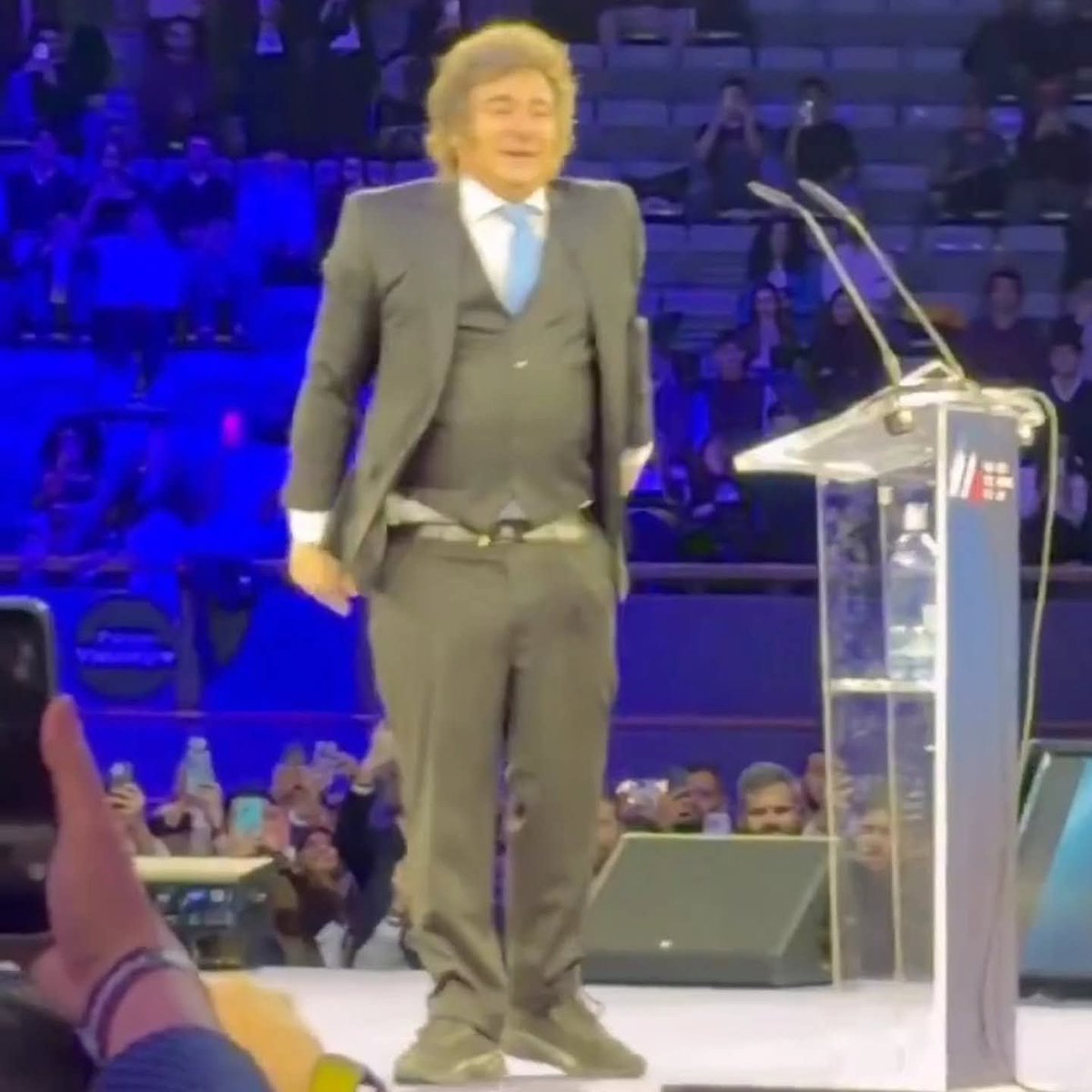 En 2027 prueben con votar un presidente que no nos cague ni se cague encima, uno que no use pañales. 🙈