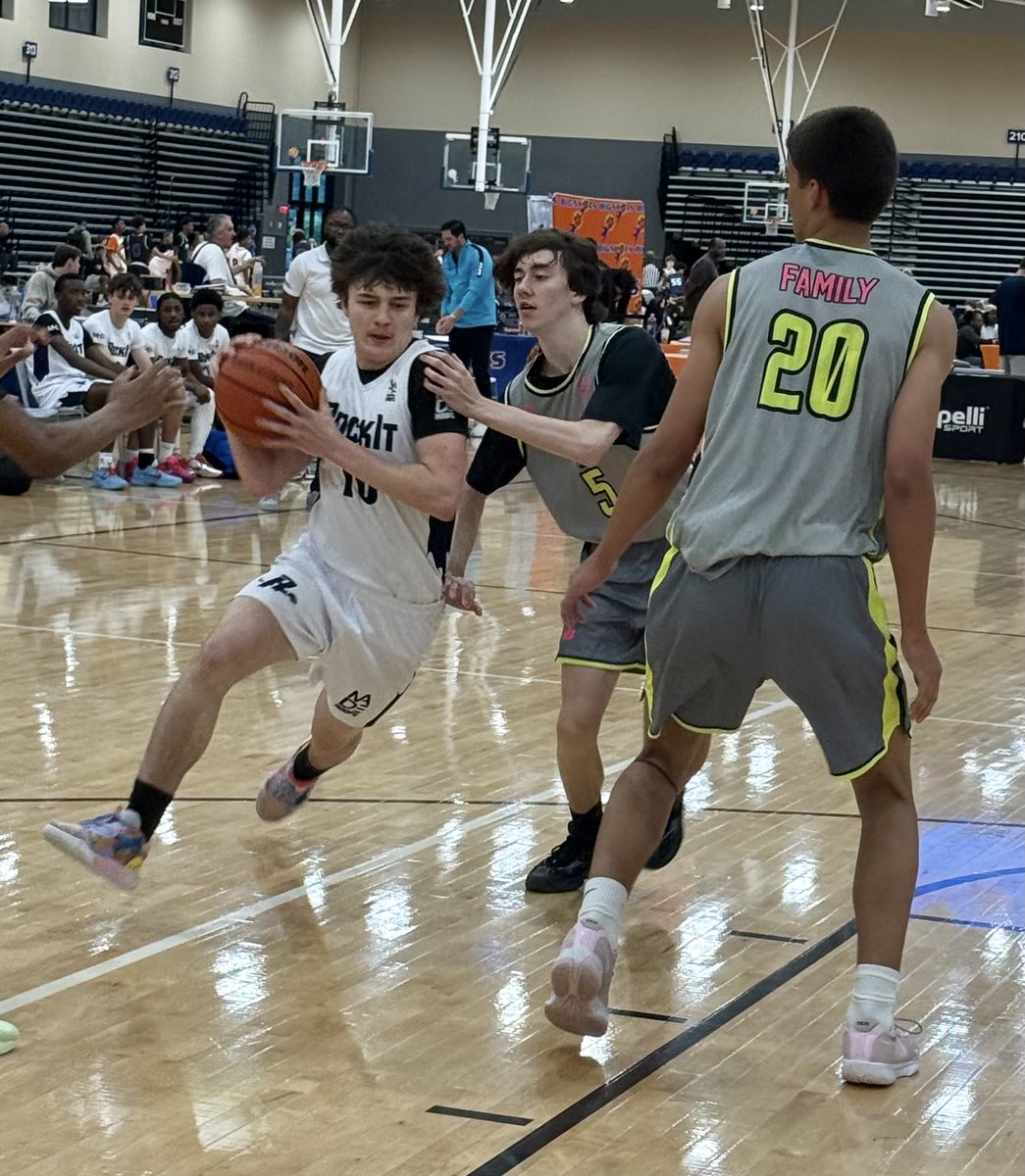 NorfolkKnights's tweet photo. Rock It’s Blake Watkins slicing  through the lane for the basket.  One of Virginia’s top 2029 prospects from Steward School and an All TCIS pick as a freshman!! #BigShots #RichmondJam ⁦@BigShotsToday⁩ ⁦@BigShotsGlobal⁩ https://t.co/wOAvmT1VBI