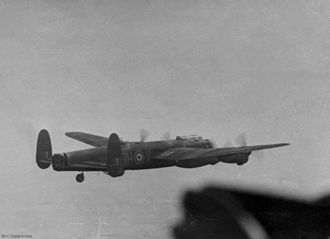 Polish Heritage Flight tweet media