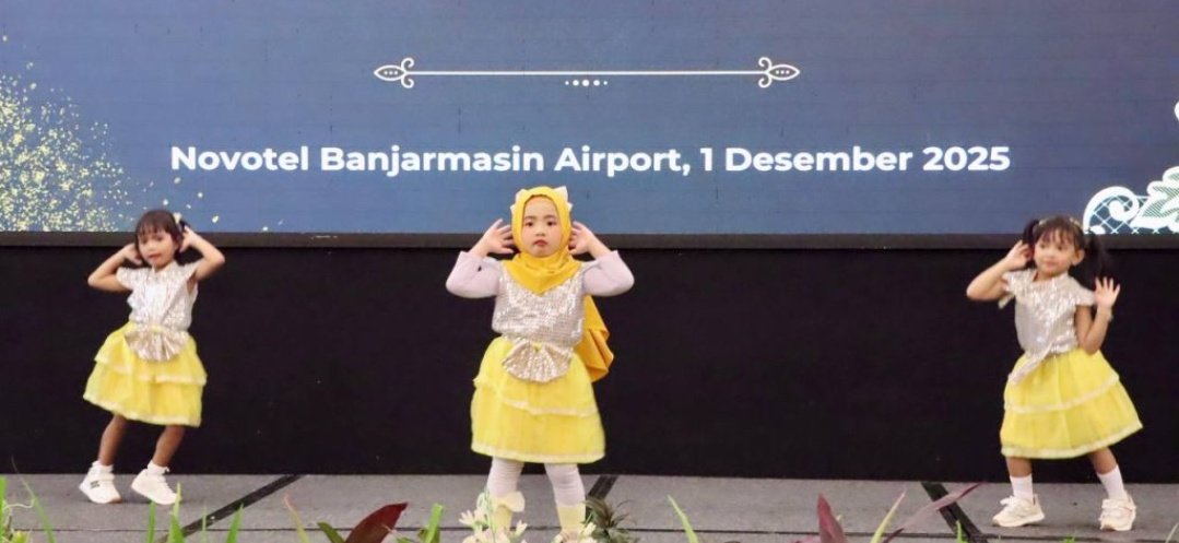 SIAL, OUTFIT MEREKA MALAH KAYAK ANAK TK PENTAS SENI......

.