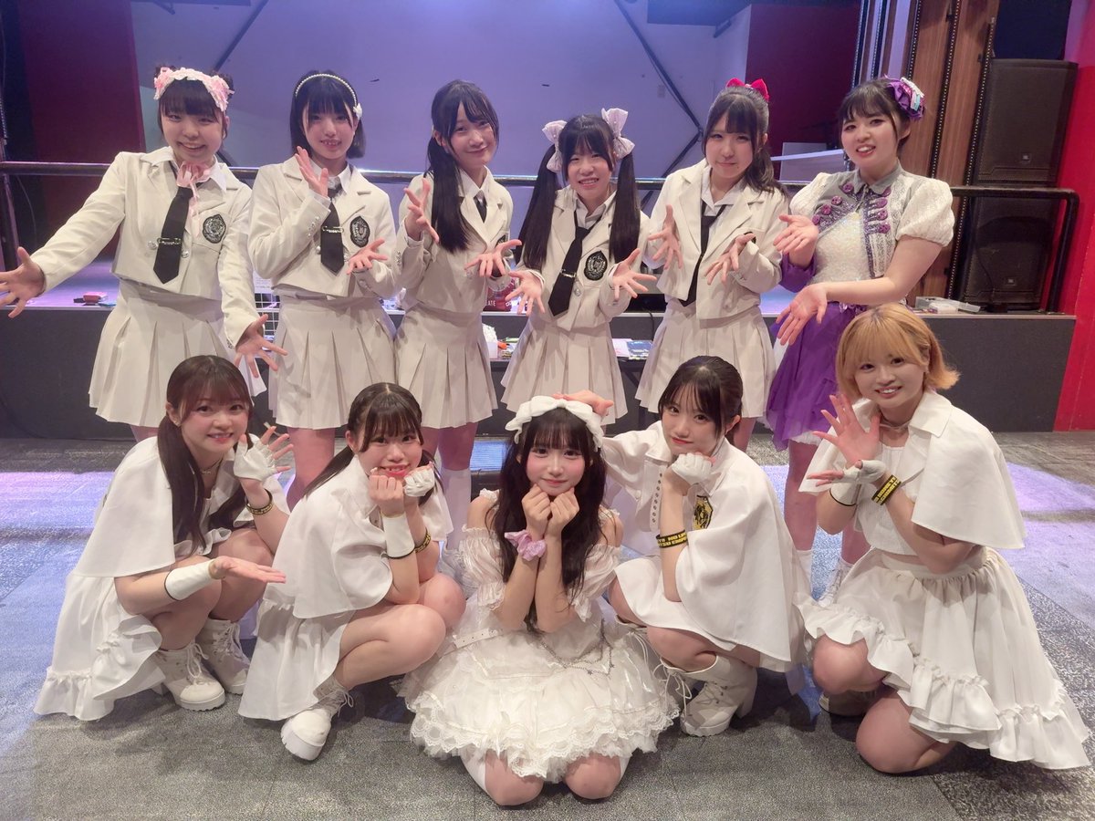 Yumeno__yuyu's tweet photo. 岐阜RAGZAさんでのライブありがとうございました！！みんなで白㌠だった🤍✨ #岐阜アイドル  #RAGZA https://t.co/QbJxjmLbz1