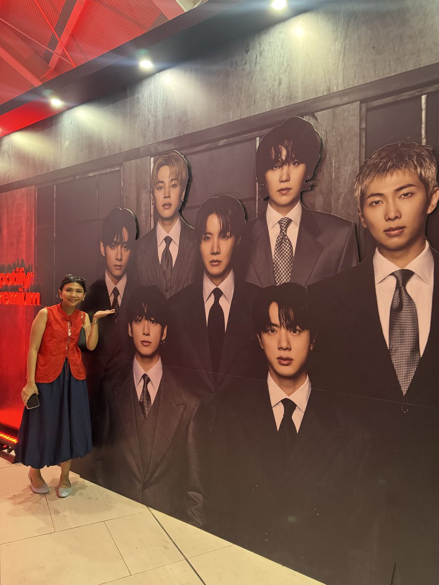 nitanitanit's tweet photo. So happyy 💜💜
#spotifyxBTS 
#swimside #spotifyxBTS https://t.co/AWwr80P0cV