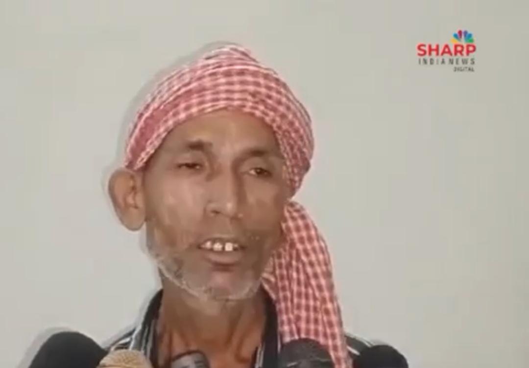 विश्वकर्मा जी कह रहे हैँ कि अब अखिलेश जी उनके घर ना आए 
क्योंकि वो पार्टी बाजी नहीं चाहते हैँ,
उन्हें इंसाफ मिल गया है,

इनके चक्कर में कई समाजवादी कार्यकर्ता पर मुकदमा हो गया है,
कई के सिर फूट गए,

कई अतिपिछड़े समाज के लोग समाजवादियों से इसलिए चिढ़ते हैँ 
कि वो लोग इतने आगे