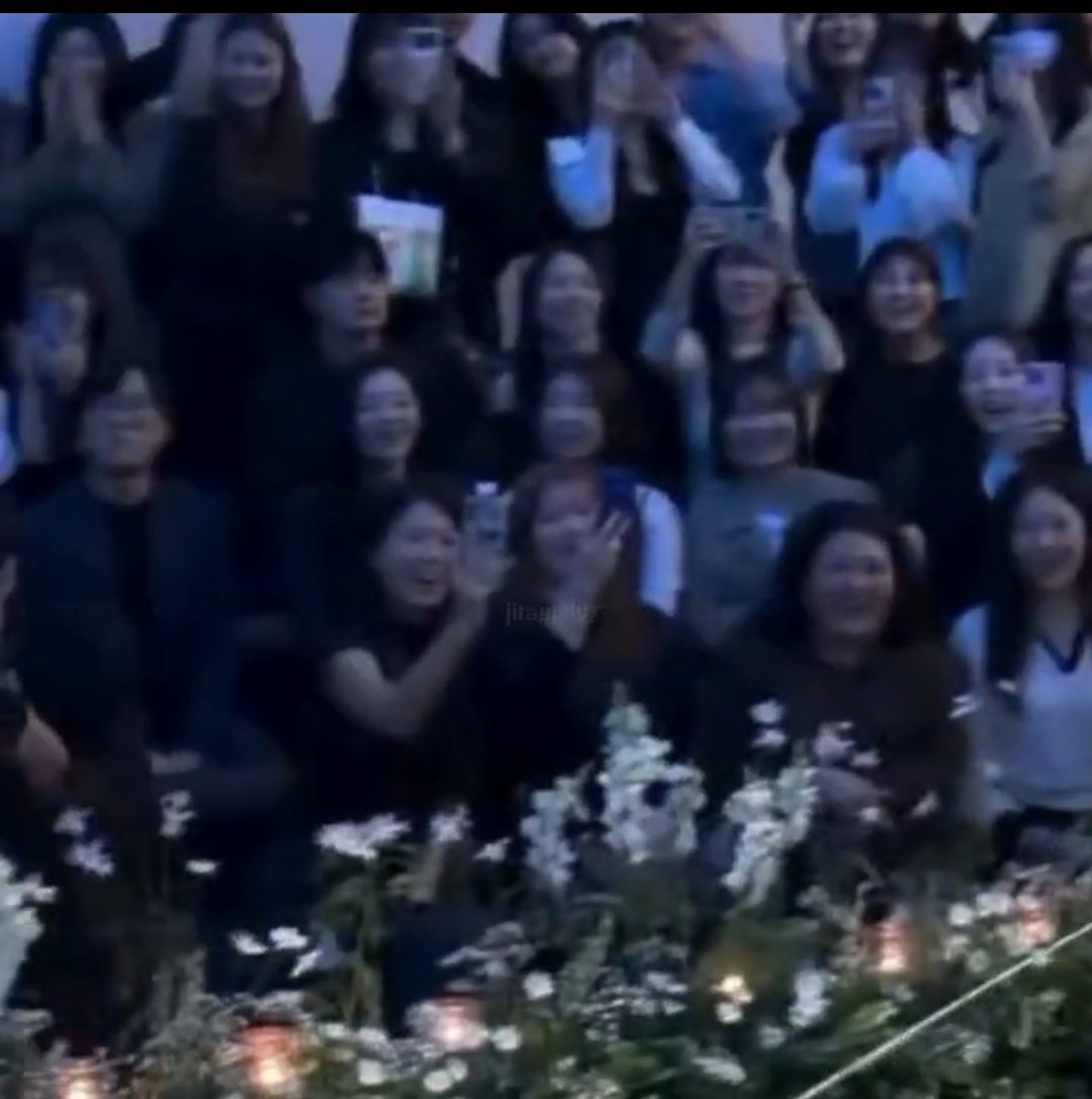 Ji-won 🫶 
Akhirnya liat Ji-won meskipun mode bureem😭🥹

#KimJiWon