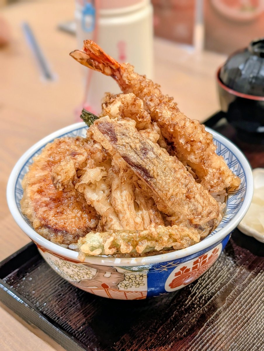Kenyang banget. Approved ini. Bumbu dan sauce semua sama kayak di Jepang dan cabang Hongkong tapi untuk ebi, lebih kecil ukurannya dibandingkan Jepang.

Menang telak untuk restoran tendon sejenis di Jakarta. 

KANEKO Hannosuke 🇯🇵, Aeon BSD