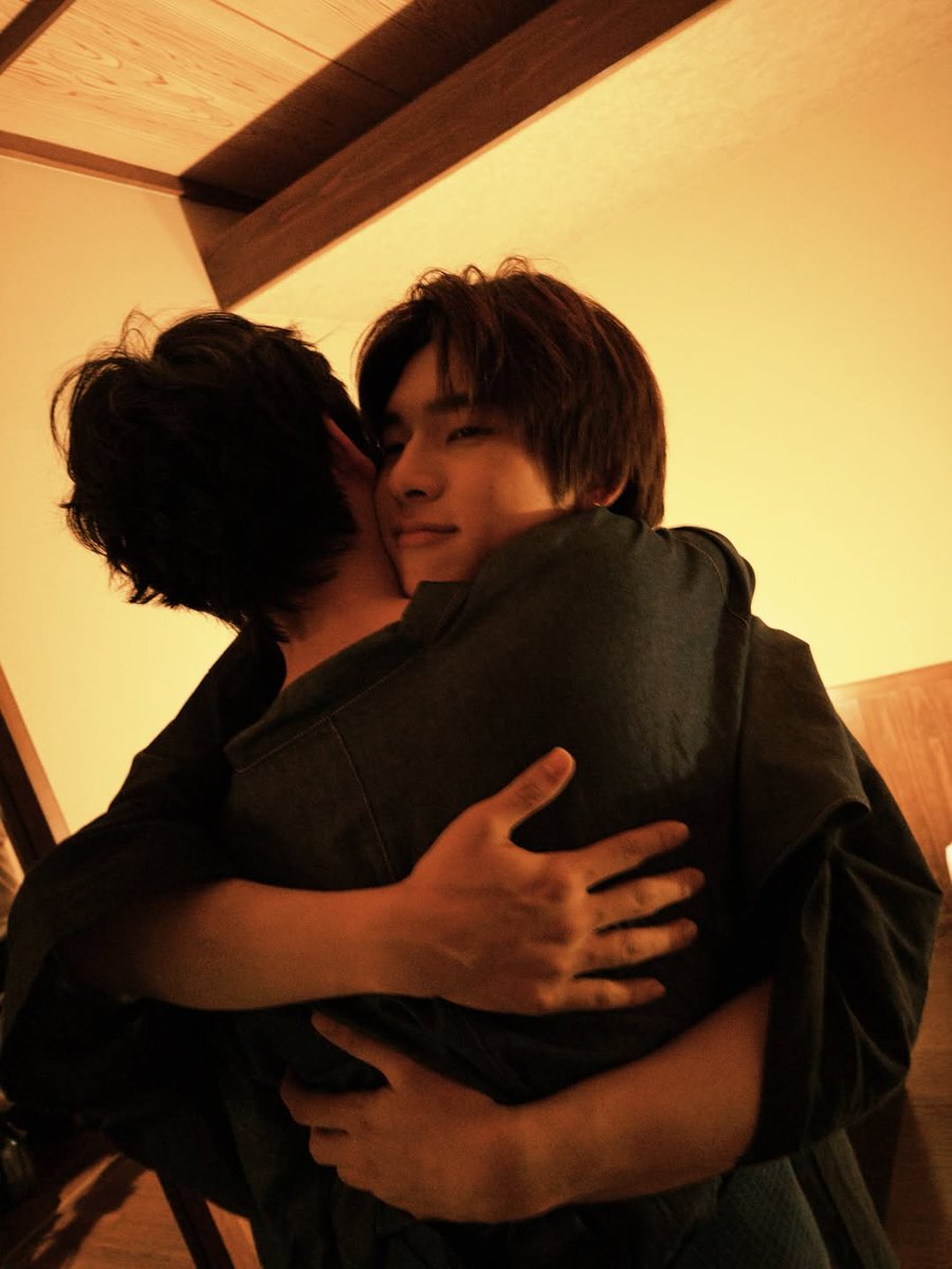 teeteebaipor's tweet photo. เก่งมากกก ตี๋ป๋อ ด้วงฉินนน กอดหมับบบบ~~ https://t.co/nfEEnlcB4d