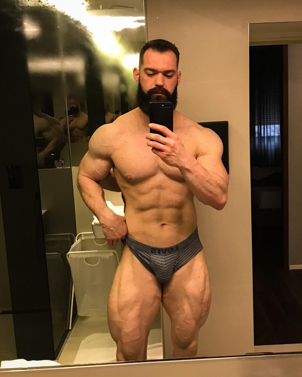 SerbianMuscle's tweet image. Bodybuilder Nikola
Height: 192 cm / 6′ 4″
Weight: 120 kg / 265 lbs
#Srbija #Serbia