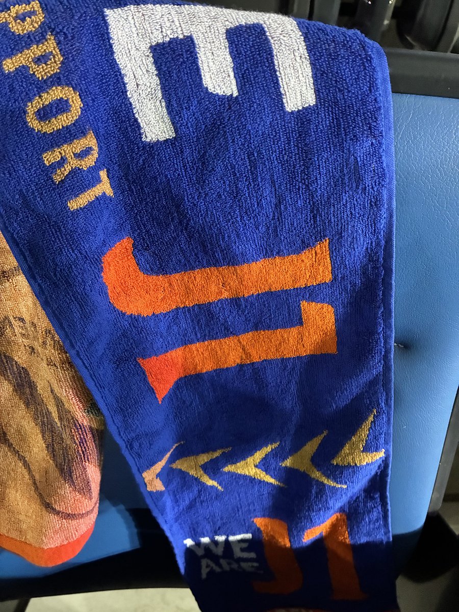 SSシートにタオルの忘れ物がありました。
タオルと席の写真をスタッフさんに預けましたので、お問い合わせ下さい。

(今日の試合は惜しかったですね😣)

#vvaren
#忘れ物
