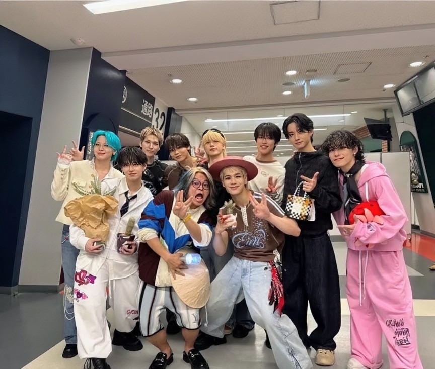 jo123like's tweet image. 마메가 좋아하는 시바유님이 공연 보러 오셨네! 모자까지 선물 받고 너무 잘됐다 마메🥰🎶
（マメが好きなしばゆーさんが公演見に来てくれたね！帽子までプレゼントしてもらって本当によかったね、マメ🥰🎶）
instagram.com/p/DXikvGokfG8/…
@official_jo1 
＃JO1
＃豆原一成
＃MAME🐶
＃마메❤️