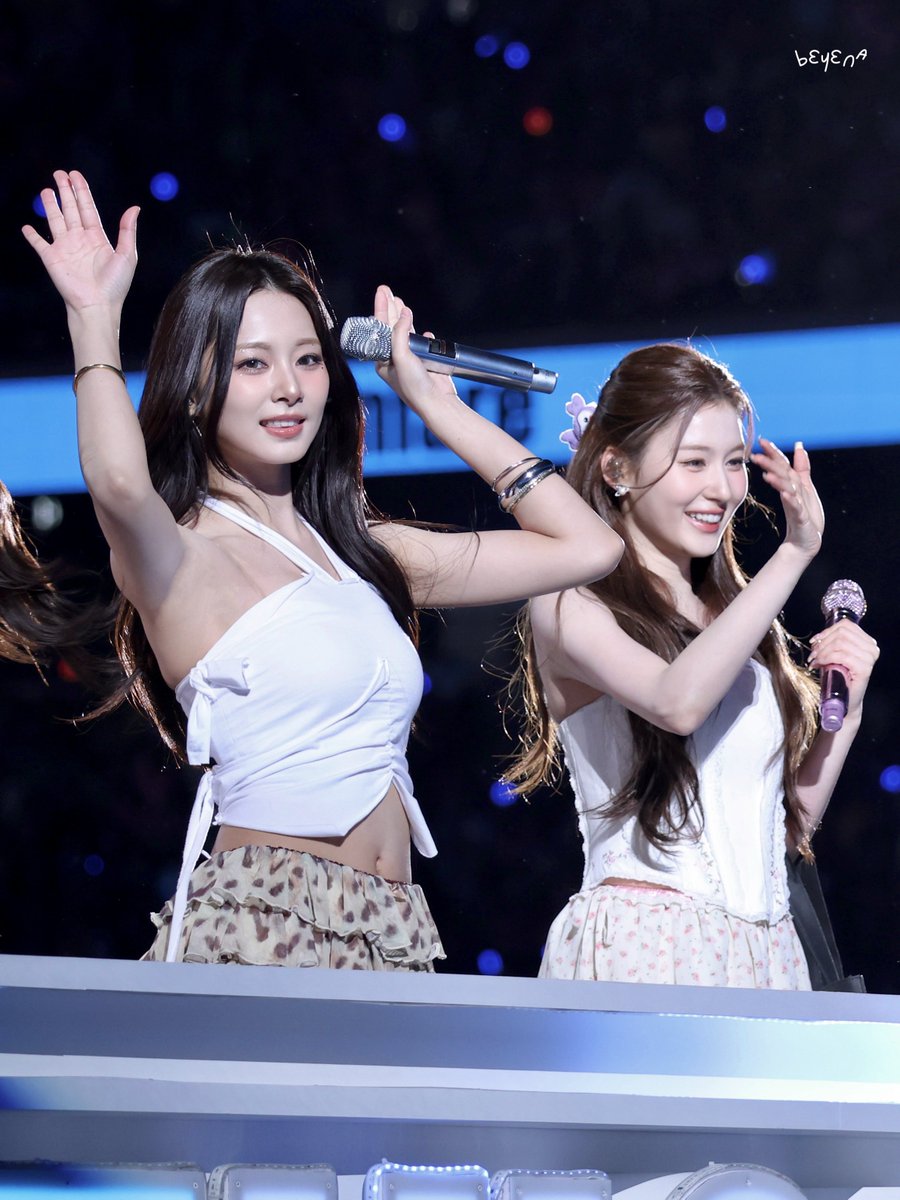 beyena_'s tweet image. 260425 TOKYO DAY1

💙💜👋

#SATZU #사쯔 
#SANA #사나 #サナ 
#TZUYU #쯔위 #ツウィ 
#TWICE_THISISFOR_WORLD_TOUR