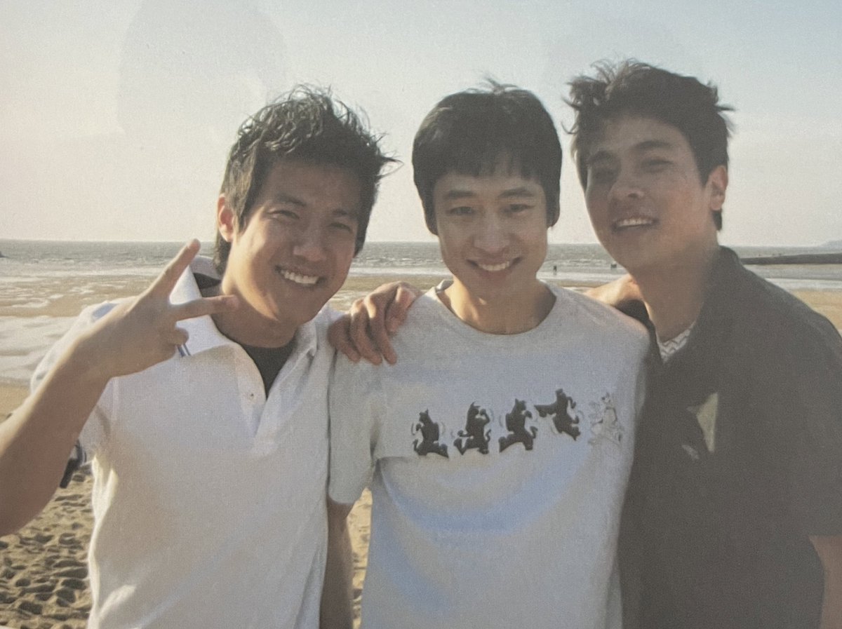 한겨울에 을왕리 가서 반팔 입고 파수꾼 소품 사진 찍었던거 모르는 사람 없겠지?
