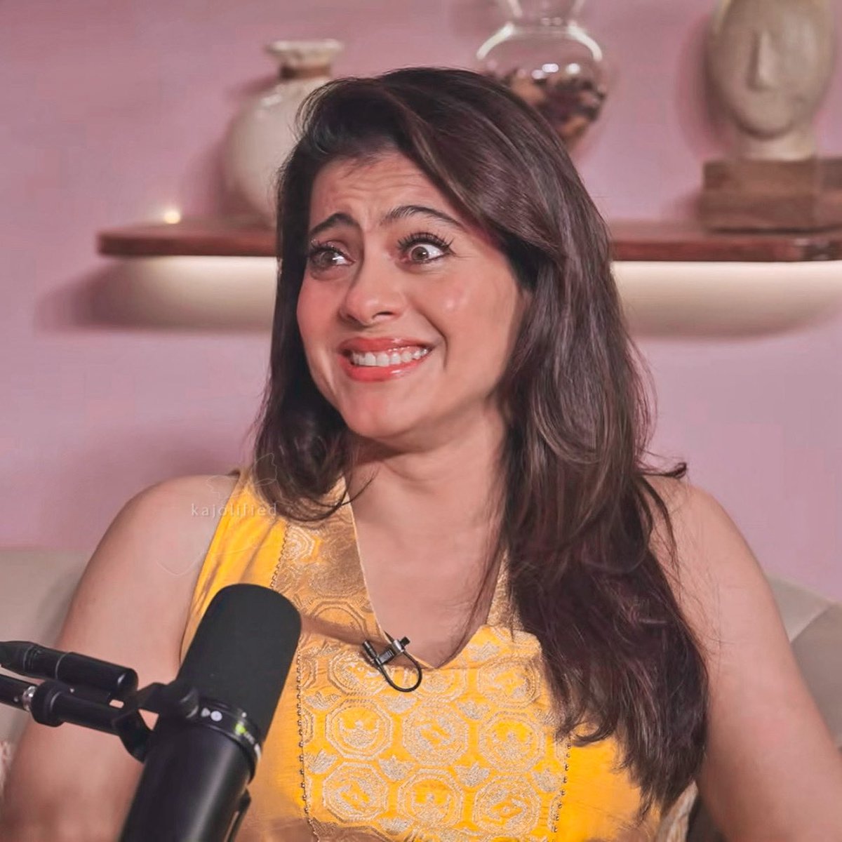 kajolified's tweet image. 🤏🏻🤏🏻🤏🏻💛 #kajol